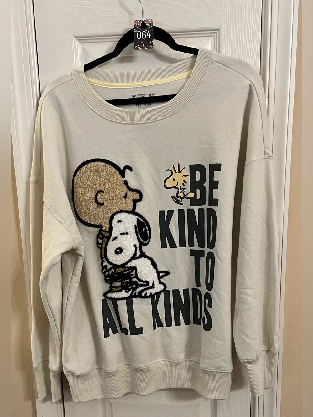 Peanuts Hybrid Be Kind To All Kinds Crewneck Sweatshirt in Cream